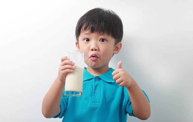 Cách giúp bé thích uống sữa mẹ hãy làm ngay nếu con lười uống sữa 2