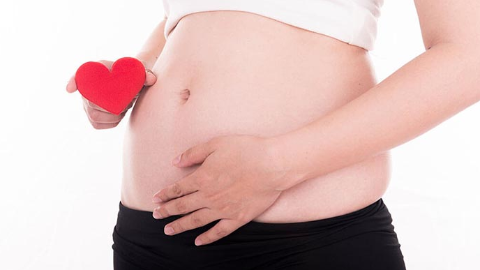 Làm thế nào để giảm triệu chứng và nguy cơ mất tim thai trong 3 tháng đầu?
