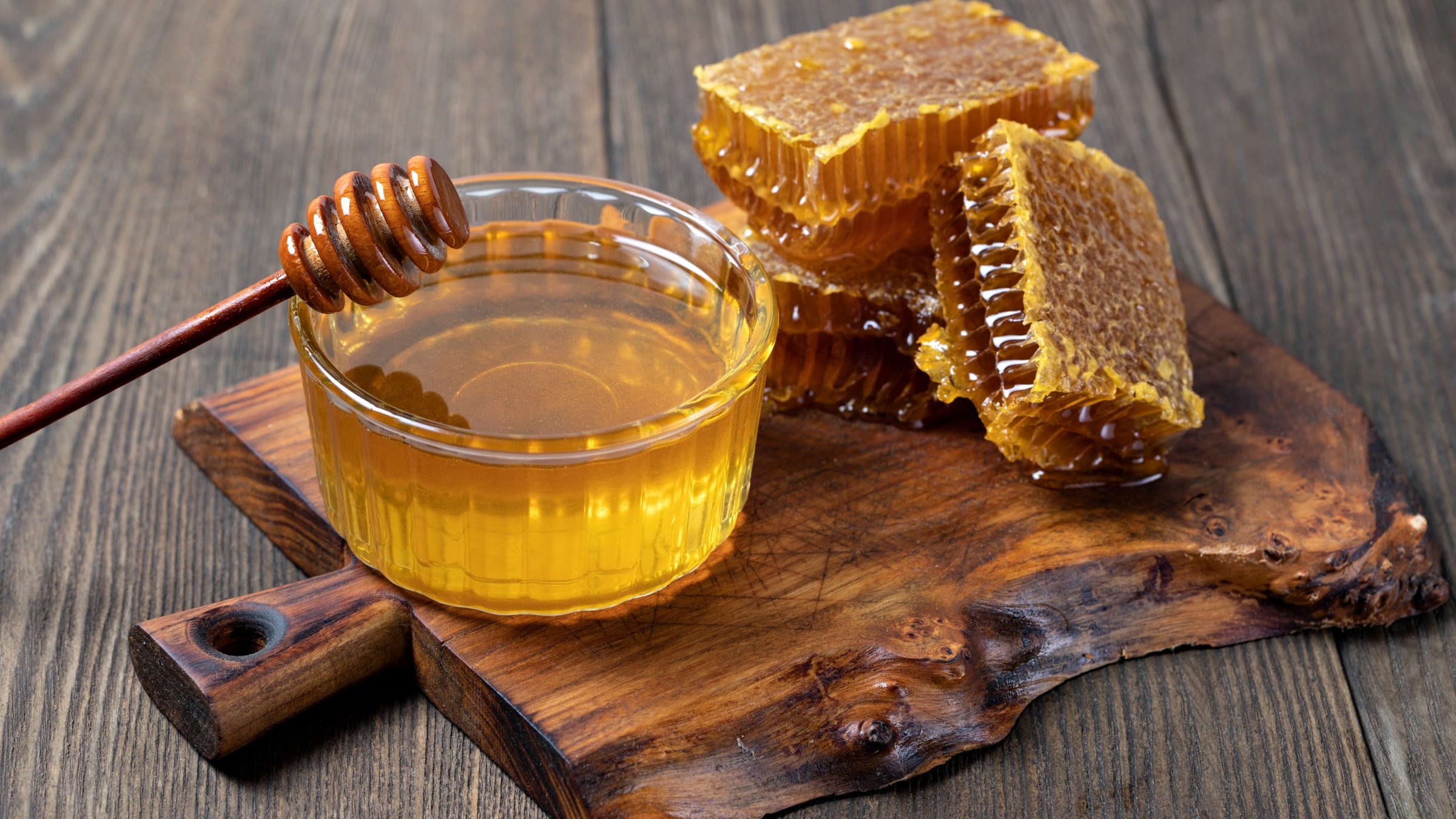 Uống mật ong có tác dụng làm đẹp da hay không?
