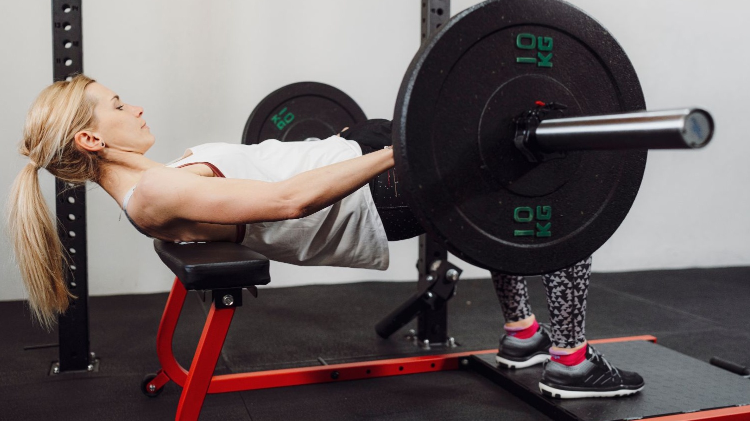 Kỹ thuật tập Barbell Hip Thrust - Bài tập đẩy mông bằng tạ đòn cực hiệu quả