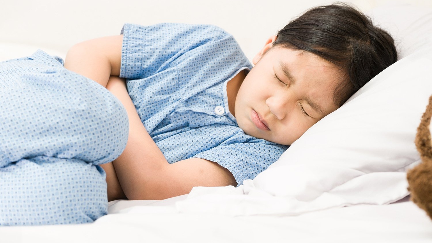 Khi nào cần đưa trẻ 10 tuổi bị đau bụng quanh rốn đến bác sĩ? (Suggestion: khi triệu chứng kéo dài, trẻ bị mệt mỏi, cảm giác đau tăng lên, xuất hiện các triệu chứng khác,...)

