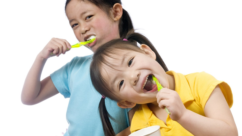 Quá trình vệ sinh răng miệng đúng cách cho trẻ 2 tuổi như thế nào?
