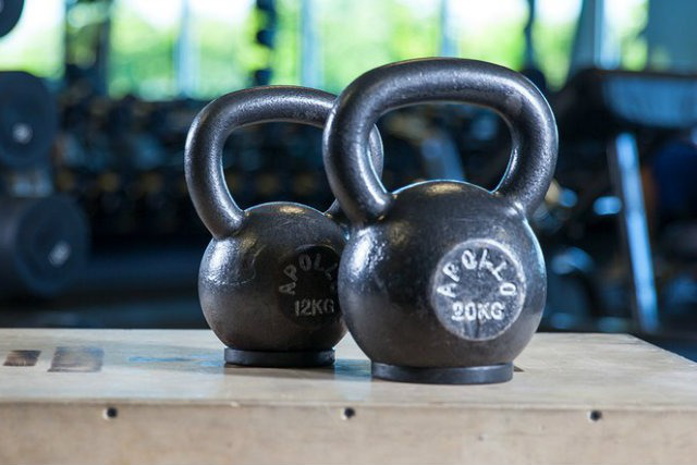 cac-bai-tap-voi-ta-binh-voi-kettlebell 1.jpg