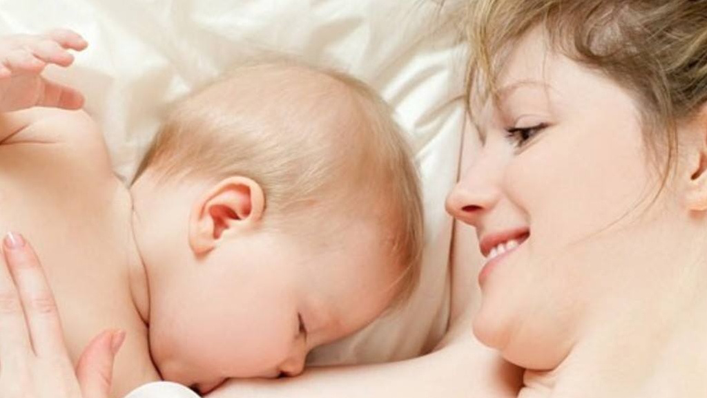 Các mẹ nên cho trẻ sơ sinh bú bao nhiêu phút một lần là đủ?