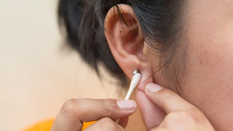Cách chữa bấm lỗ tai bị mưng mủ hiệu quả nhanh chóng - Nhà thuốc FPT Long  Châu