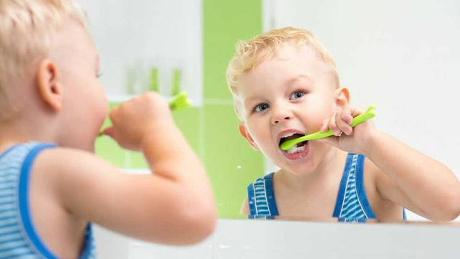 Phương pháp chăm sóc răng cho bé 2 tuổi bị vàng chân răng 