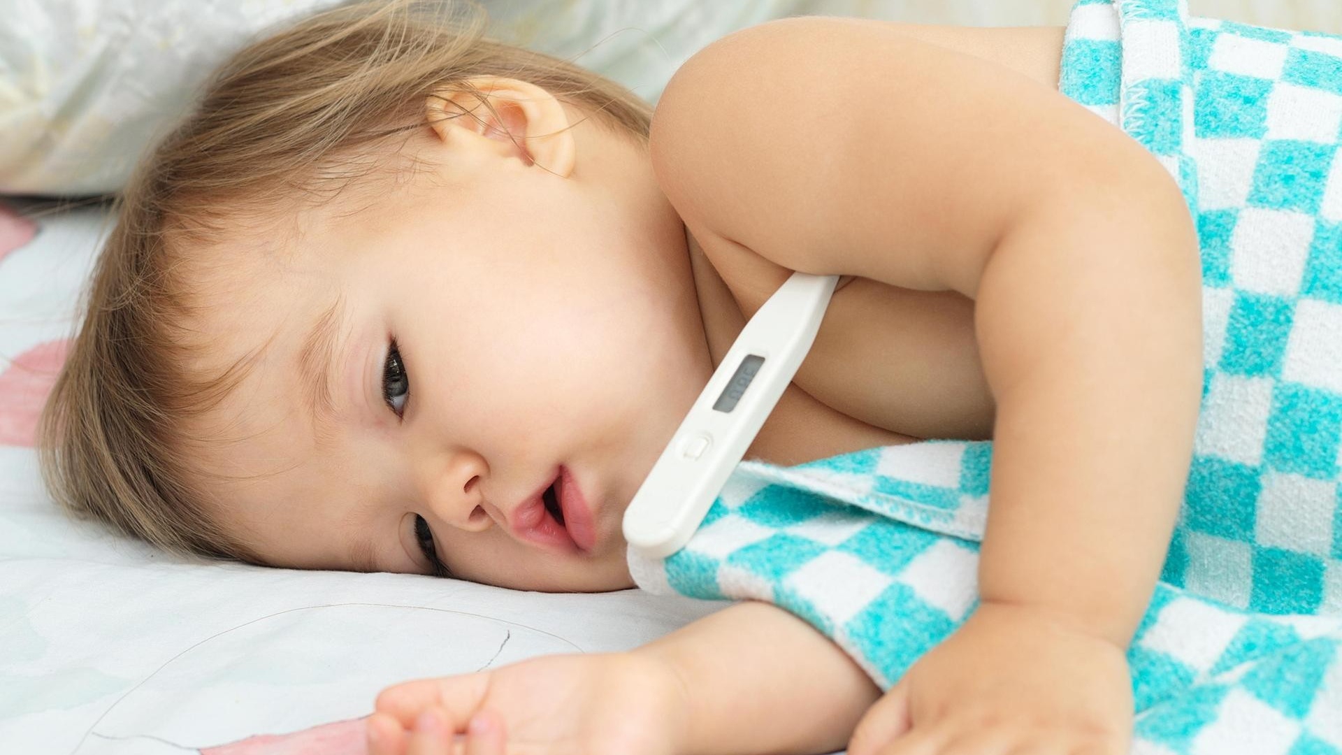 Nhiệt độ trán trẻ sơ sinh bao nhiêu là sốt?