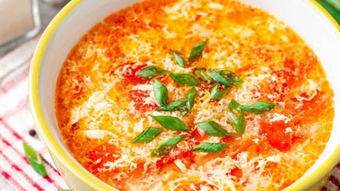 Cách nấu canh cà chua trứng không bị tanh, bổ dưỡng cho gia đình