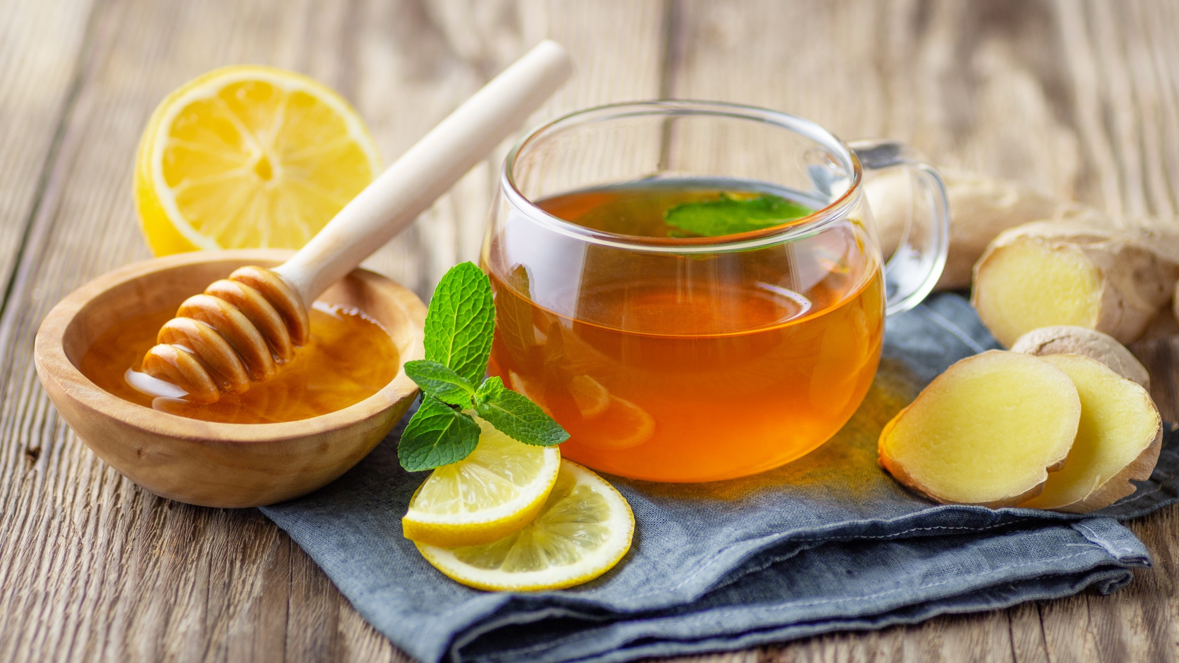 Uống trà gừng chanh mật ong có tác dụng gì khác ngoài tăng miễn dịch và giảm cân?
