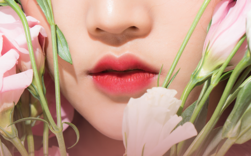 Cách làm môi căng mọng quyến rũ tự nhiên