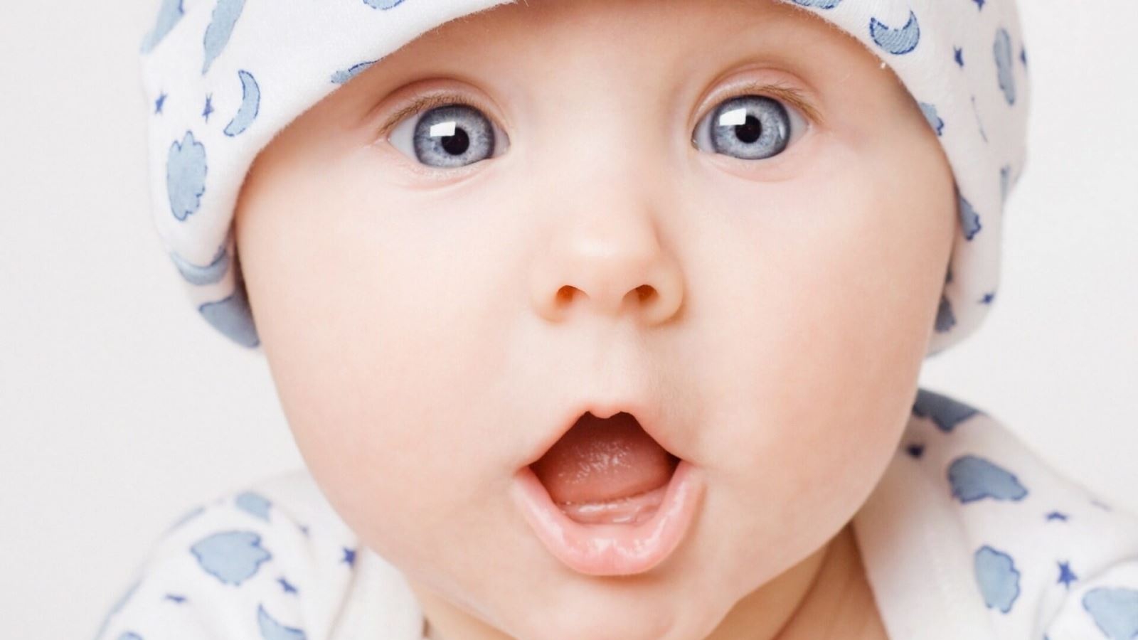 Khi nào thì mí mắt trẻ sơ sinh có thể lộ rõ 2 mí?