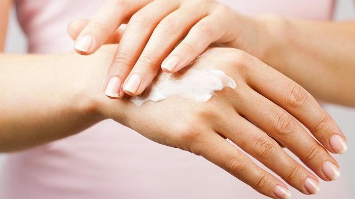 Làn da có thể bị tổn thương khi sử dụng mỹ phẩm chứa corticoid không?
