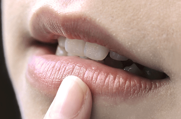 Vitamin E hồng có hiệu quả trong việc làm mờ môi thâm không?
