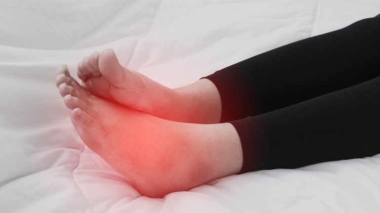 Chấn thương trực tiếp đến cơ: Các vụ va đập hoặc rách cơ gấp lưng bàn chân có thể tăng nguy cơ mắc thả bàn chân. 3