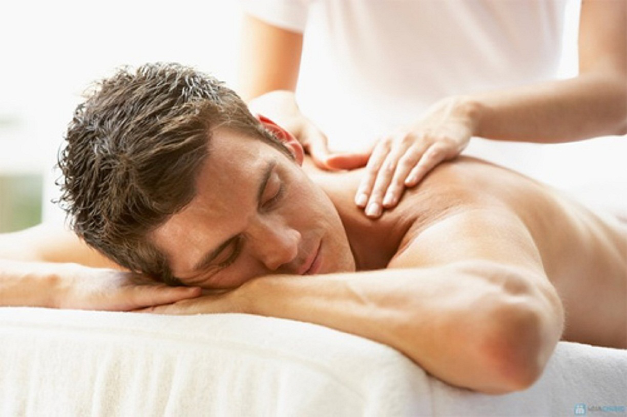 Có nên dùng máy massage trị gai cột sống? - Nhà thuốc FPT Long Châu