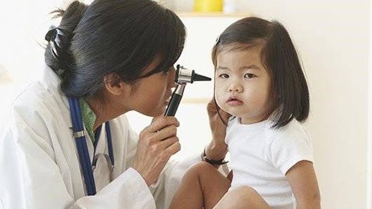 Cùng giải đáp thắc mắc: Viêm tai giữa ứ dịch có tự khỏi được không?