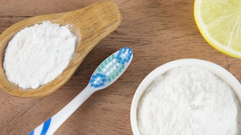 Đánh răng bằng baking soda có hại không?