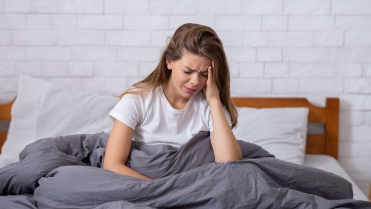 Đau đầu hypnic là gì? Tại sao lại đau đầu trong khi ngủ?