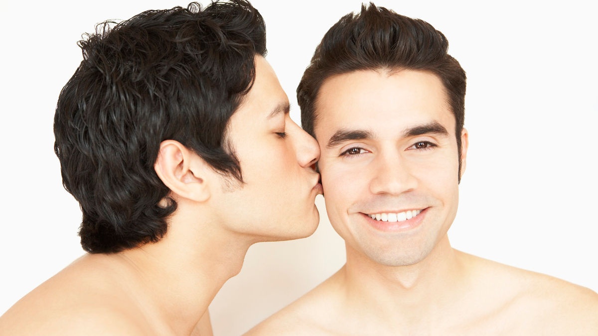 Những Dấu hiệu yêu đồng giới nhận biết và cách giải quyết