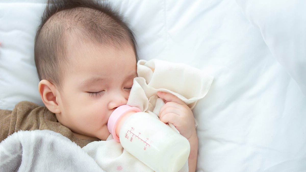 Cách ngăn ngừa sặc sữa vào phổi?
