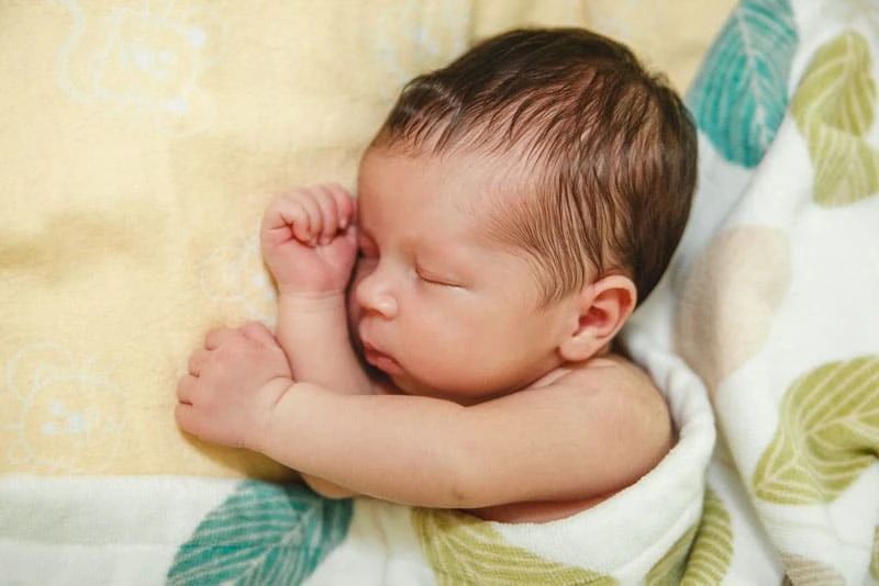 9 dấu hiệu trẻ sơ sinh thiếu canxi dễ thấy nhất 2