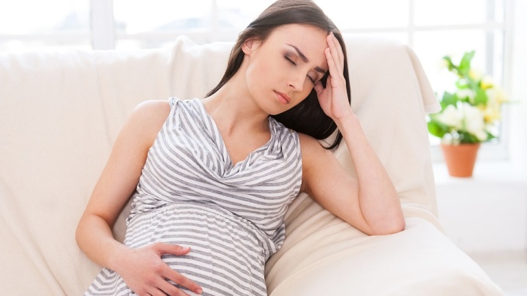 Khi nào nên đi khám bác sĩ nếu có triệu chứng đau khớp háng khi mang thai?
