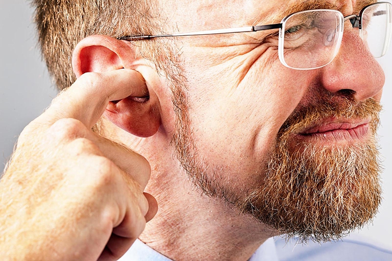 Cách phân biệt giữa đau tai bên trái do vấn đề tai ngoài và tai trong?
