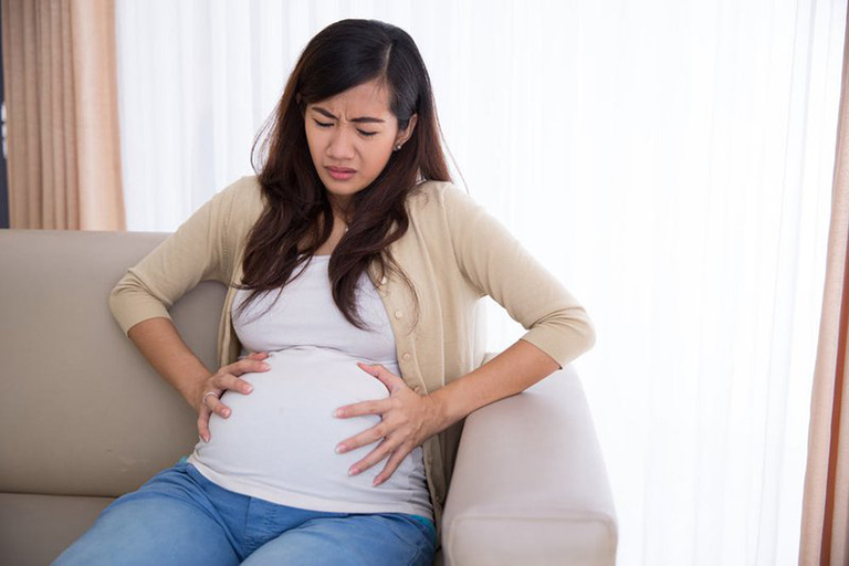 Tại sao mẹ bầu có thể bị đau dạ dày trong 3 tháng cuối của thai kỳ?
