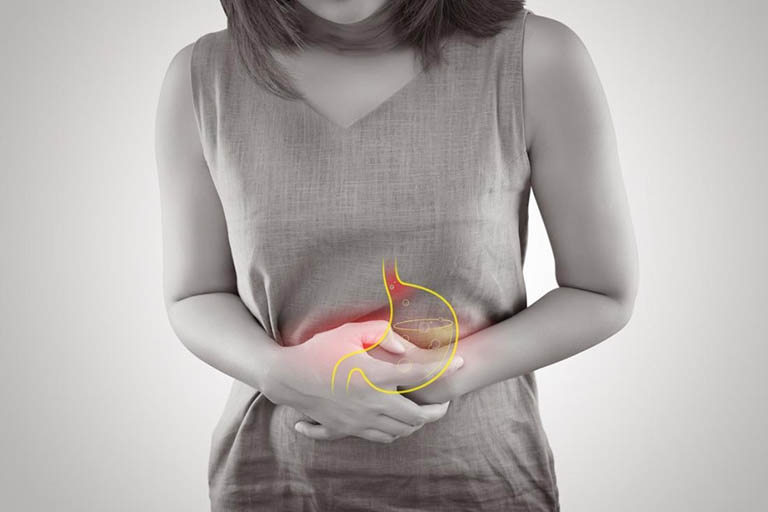 Bệnh gì có triệu chứng đau bụng và khó thở?
