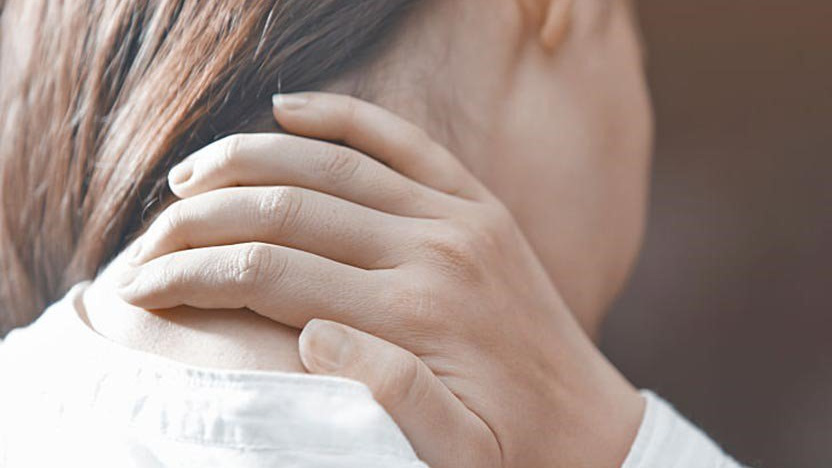 Các dấu hiệu của đau vai gáy khó thở mà bạn cần nhận biết