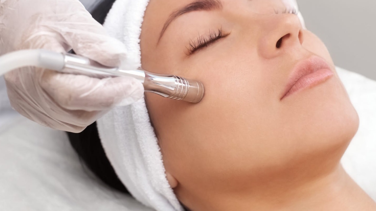 Dermabrasion là gì? Phân biệt Dermabrasion và Microdermabrasion