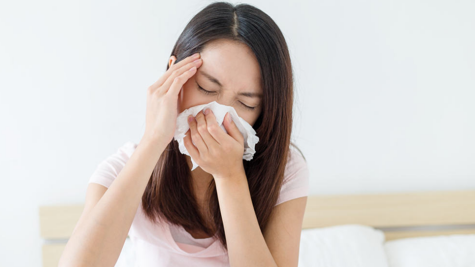Nguyên nhân gây ra viêm xoang chảy mủ xuống họng là gì?
