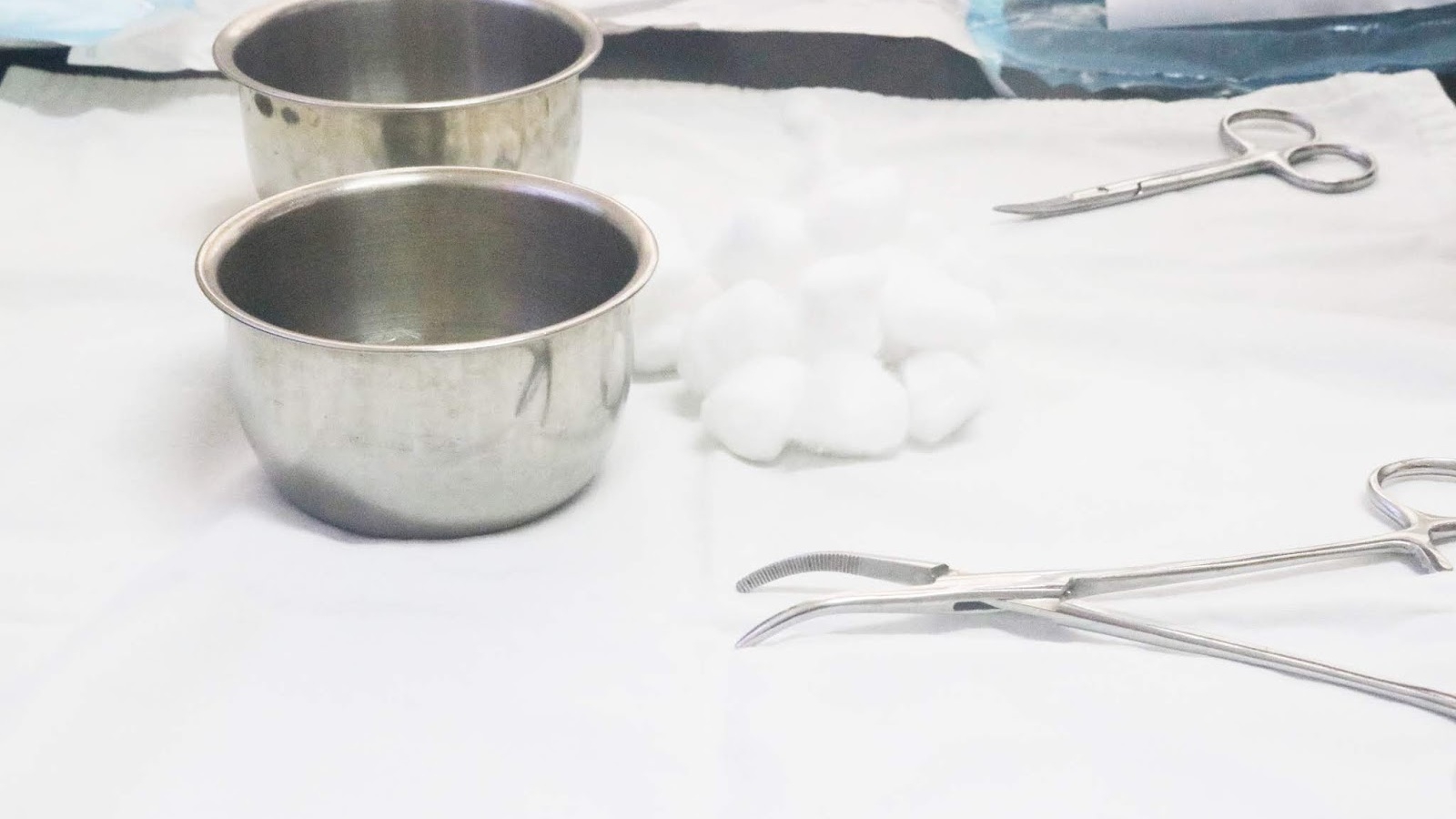 Dùng oxy già rửa vết thương được không?