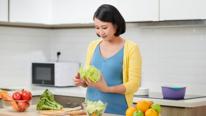 Rau xanh và trái cây nào tốt cho tim thai của mẹ bầu?
