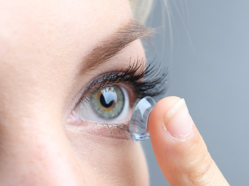 Thuốc nhỏ mắt đeo lens là gì và tác dụng của chúng như thế nào?
