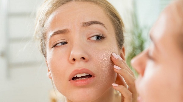 Vitamin A có vai trò gì trong việc duy trì độ ẩm và sức khỏe của da?
