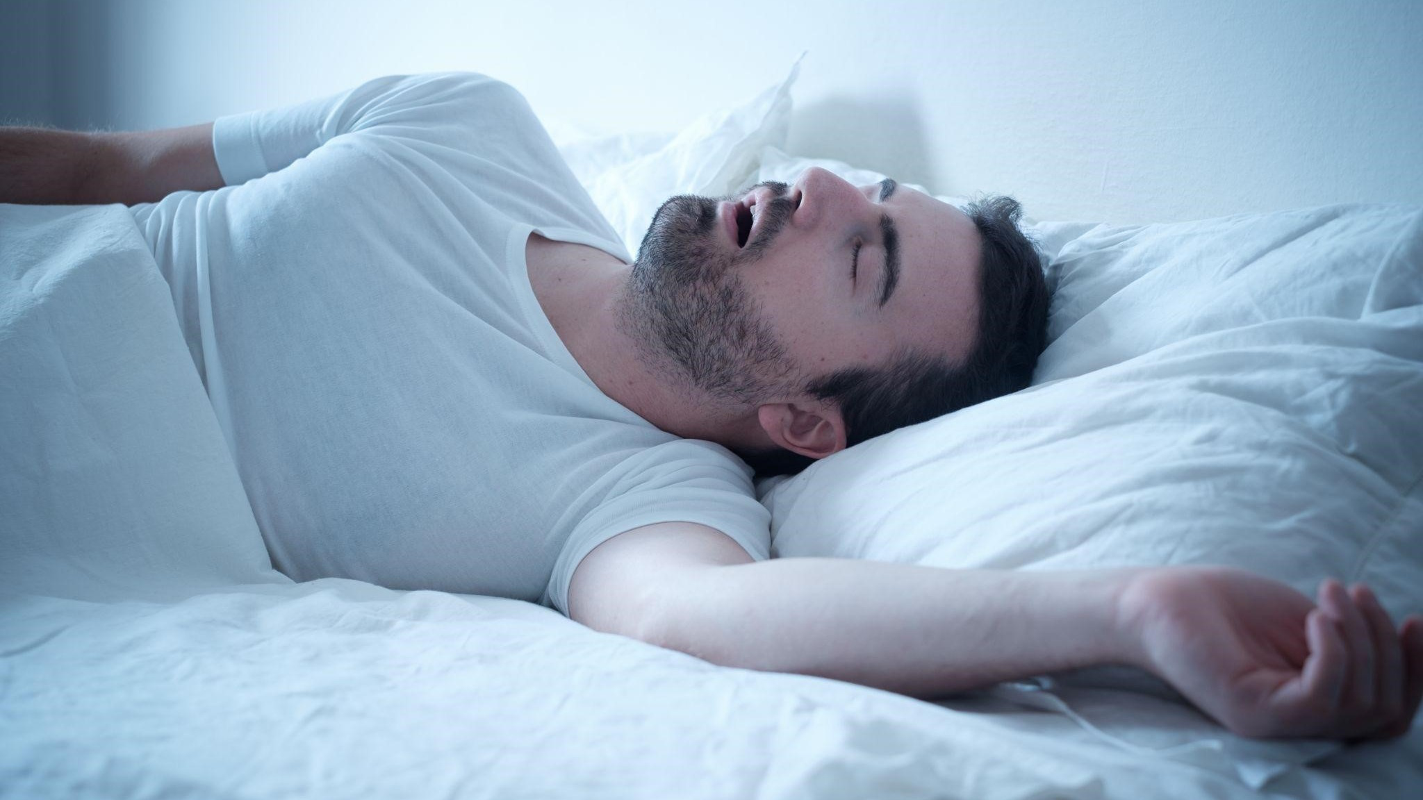 Làm sao để phân biệt giấc ngủ sâu và ngủ không mở mắt dậy được?
