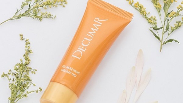 Cách rửa sạch vùng da trước khi sử dụng gel trị mụn Decumar?
