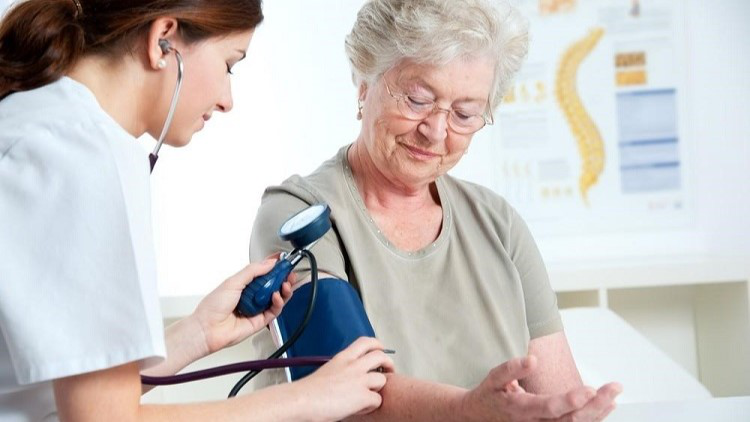 Huyết áp của người trên 50 tuổi bao nhiêu là tốt? Cách duy trì chỉ số huyết áp 4