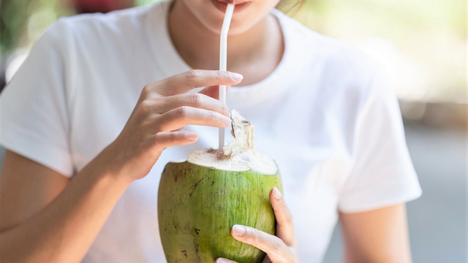 Có những nguyên tắc nào cần tuân thủ khi uống nước dừa để giảm đau bao tử?
