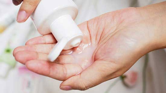 Lợi ích của việc sử dụng nước rửa phụ khoa trị huyết trắng là gì?

