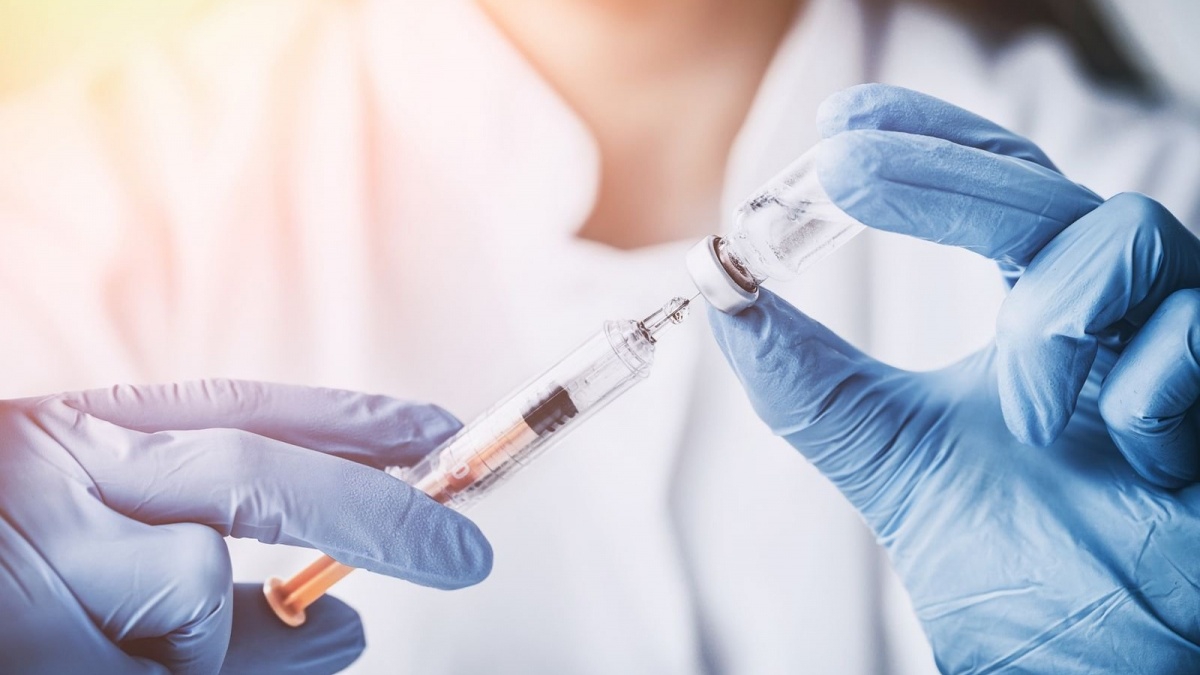 Lưu ý khi tiêm vaccine Astrazeneca bạn cần biết