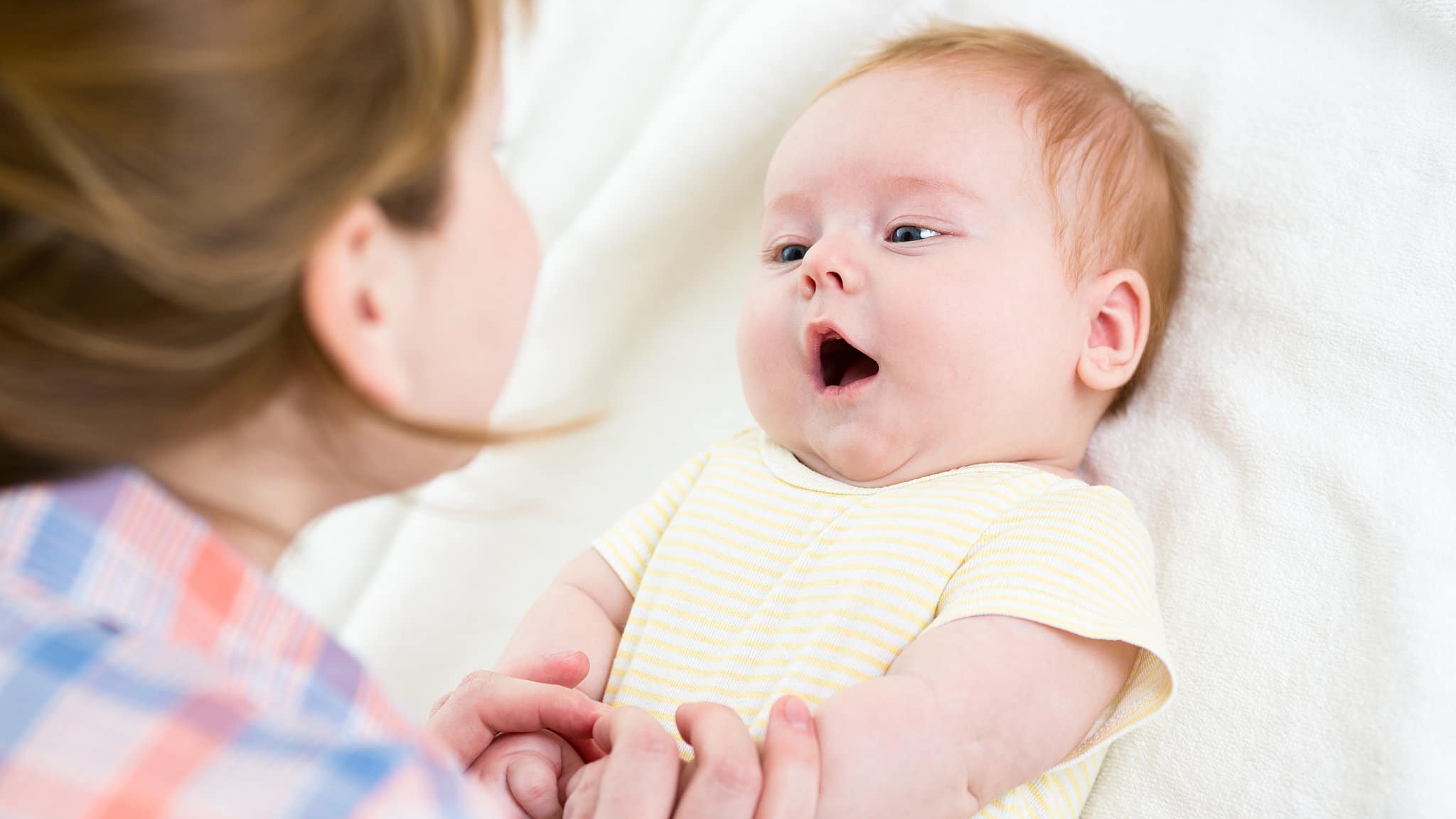 Lý giải hiện tượng trẻ sơ sinh ngủ hay lắc đầu