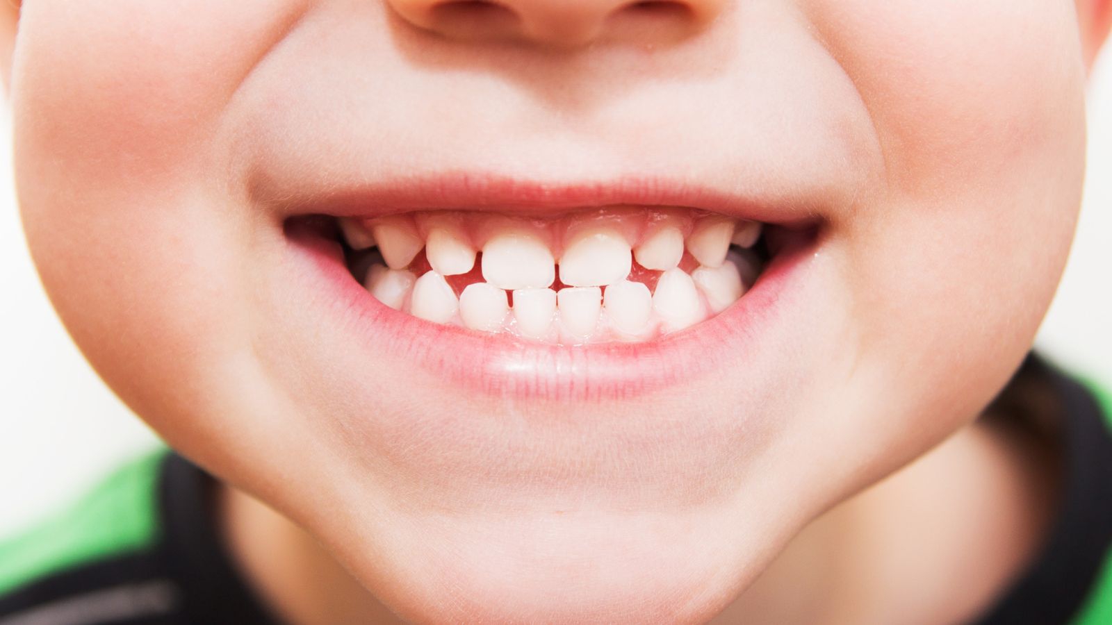 Canxi có vai trò gì trong việc ngăn ngừa nghiến răng ở trẻ nhỏ?
