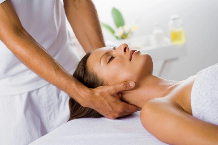 Massage bằng dầu thơm hiệu quả như spa tại nhà 3