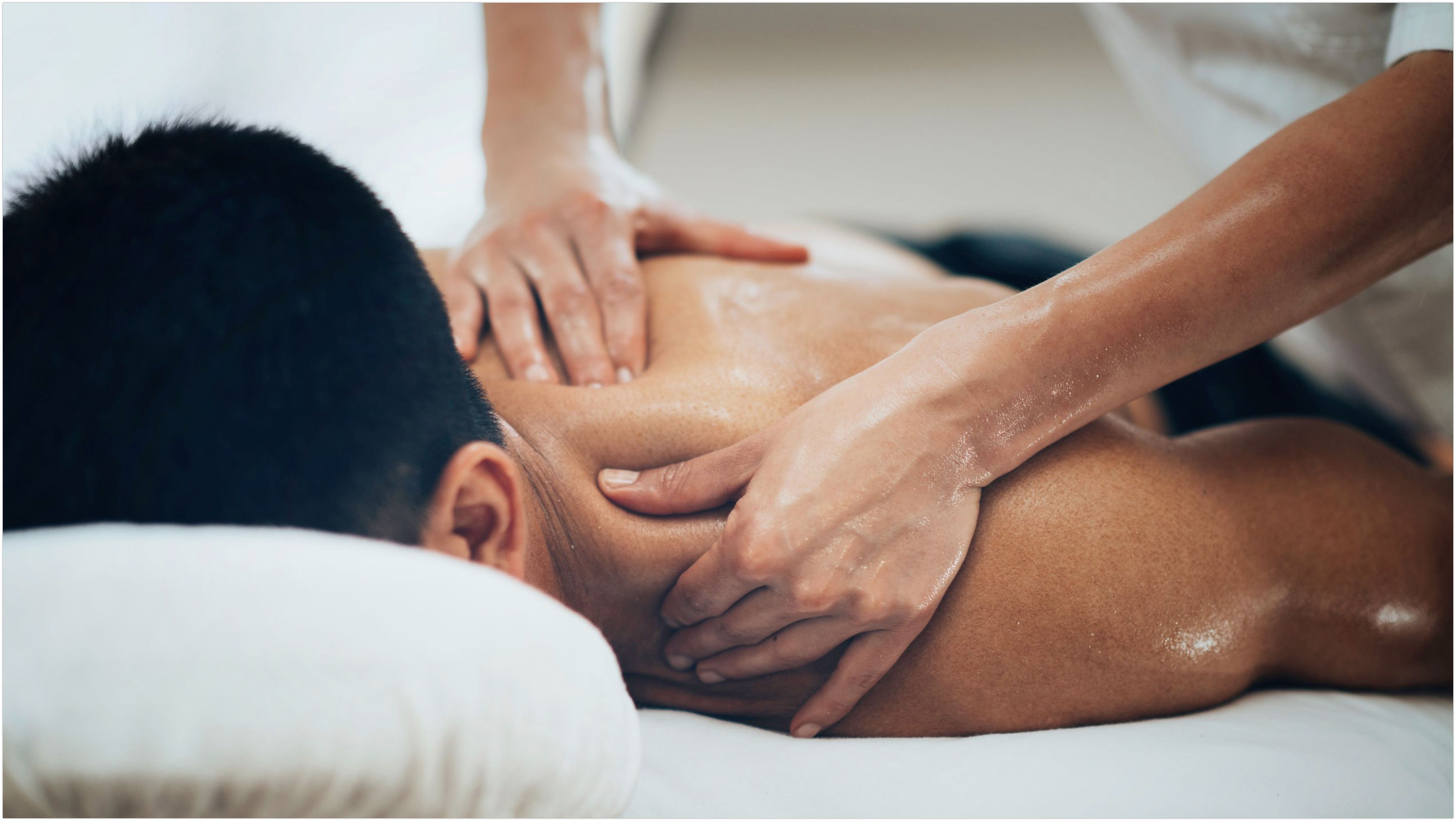 Một số nguyên nhân có thể khiến bạn massage về bị đau