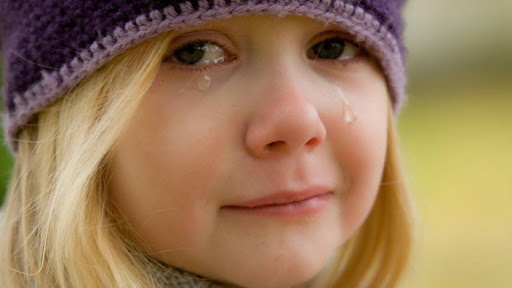Tại sao chườm lạnh là một cách giảm sưng mắt khi khóc?

