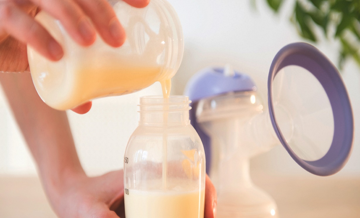 Sau khi hâm nóng, sữa mẹ cô đặc có thể sử dụng được trong bao lâu?
