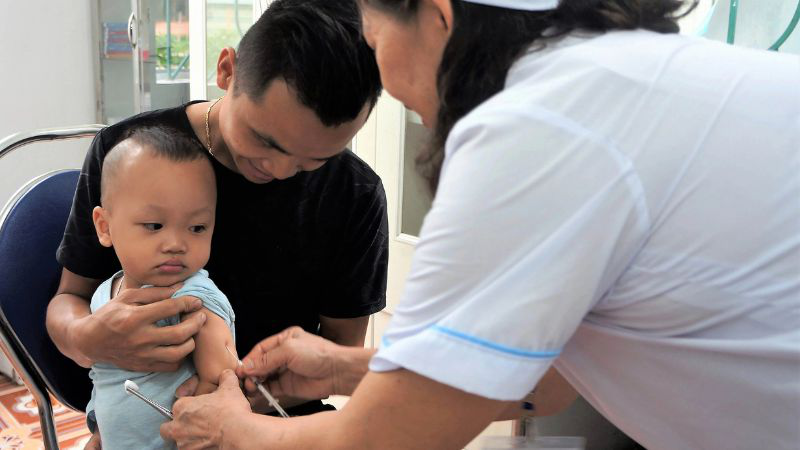 Mẹo trước khi đi tiêm phòng cho trẻ sơ sinh cha mẹ nên biết 3