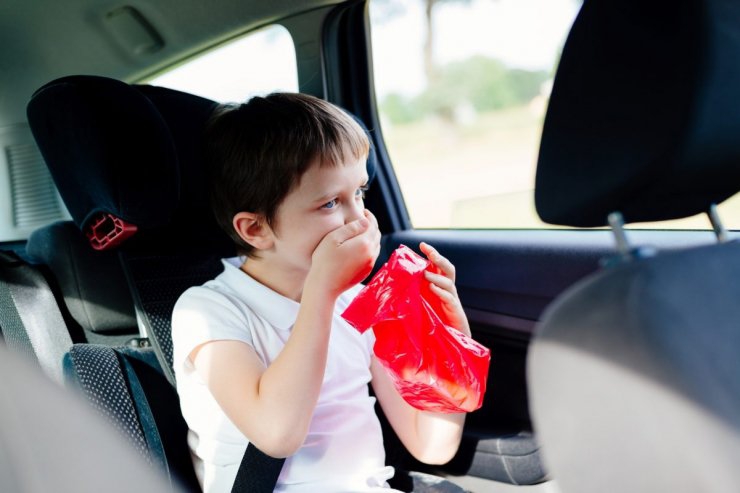 Có những loại thuốc nào được sử dụng để ngăn ngừa và điều trị hiện tượng say xe ở trẻ em 1 tuổi?
